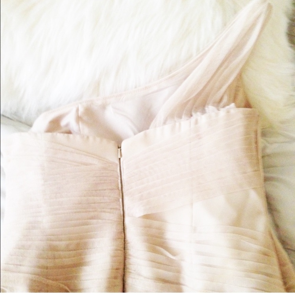 Like new Vera wang cream wedding dress size 4 - Picture 10 of 11